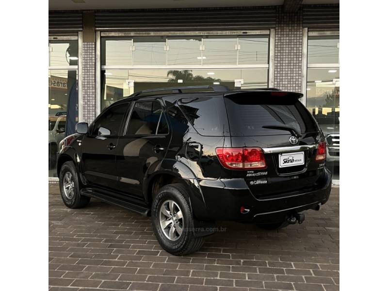 TOYOTA - HILUX SW4 - 2008/2008 - Preta - Sob Consulta