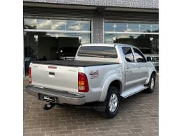 TOYOTA - HILUX - 2007/2007 - Prata - R$ 100.000,00