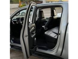 TOYOTA - HILUX - 2018/2018 - Prata - R$ 178.000,00