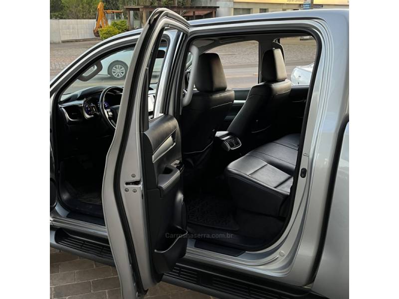 TOYOTA - HILUX - 2018/2018 - Prata - R$ 178.000,00