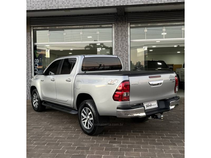 TOYOTA - HILUX - 2018/2018 - Prata - R$ 178.000,00