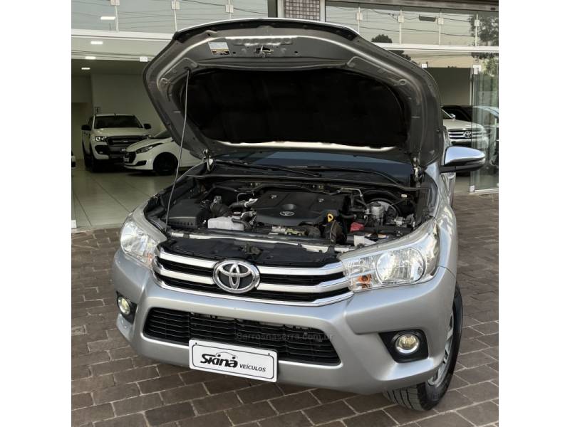 TOYOTA - HILUX - 2018/2018 - Prata - R$ 178.000,00