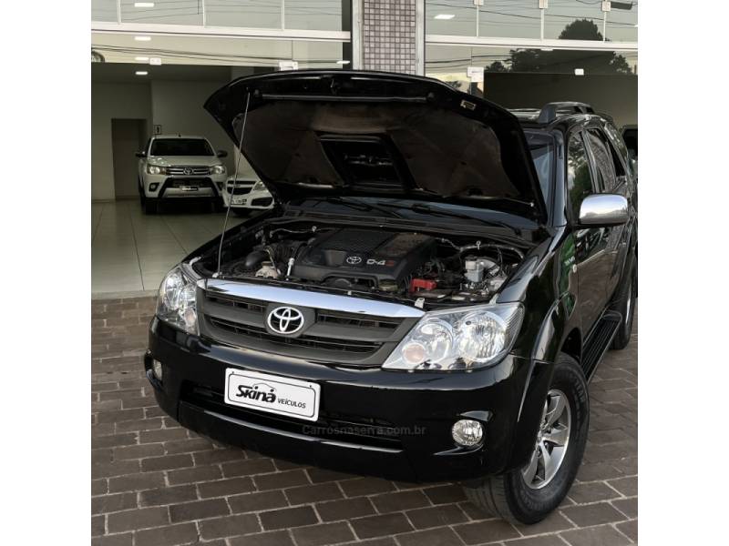 TOYOTA - HILUX SW4 - 2008/2008 - Preta - Sob Consulta