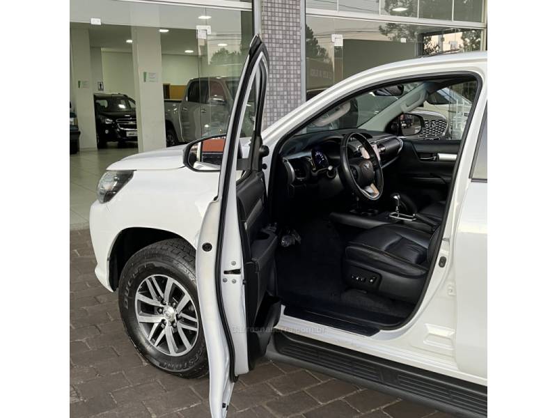 TOYOTA - HILUX - 2018/2018 - Branca - R$ 178.000,00
