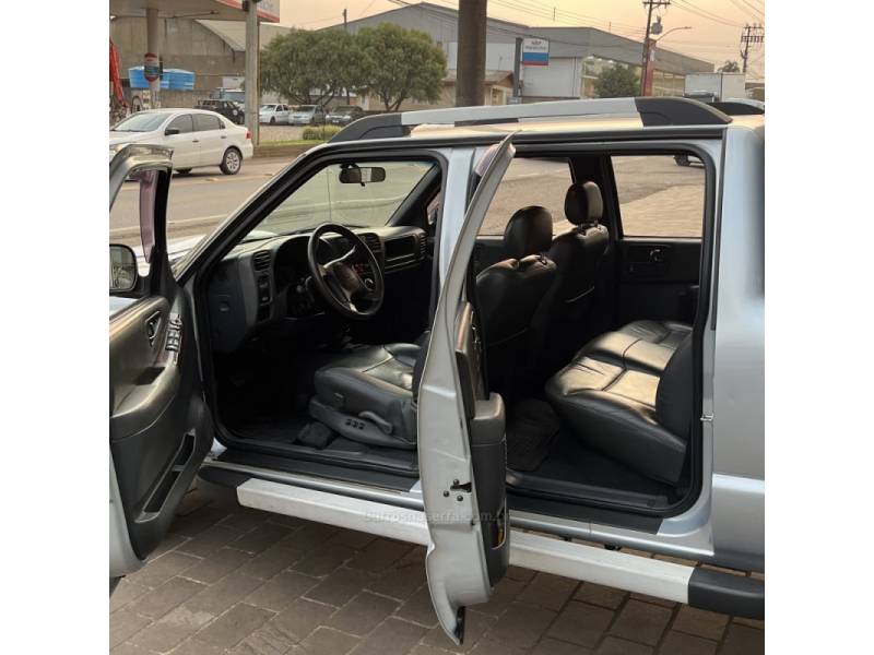 CHEVROLET - S10 - 2011/2011 - Prata - R$ 79.000,00