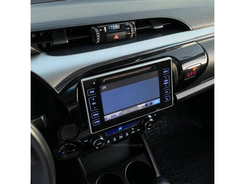 TOYOTA - HILUX - 2018/2018 - Prata - R$ 178.000,00