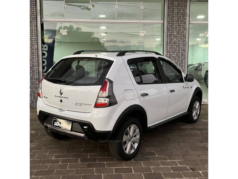 RENAULT - SANDERO - 2014/2014 - Branca - R$ 38.800,00