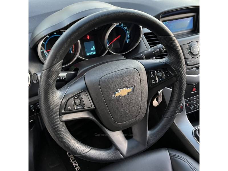 CHEVROLET - CRUZE - 2013/2013 - Vermelha - R$ 60.000,00