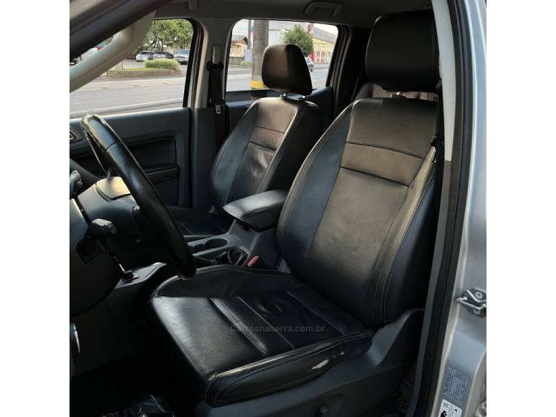 FORD - RANGER - 2017/2017 - Prata - R$ 139.900,00