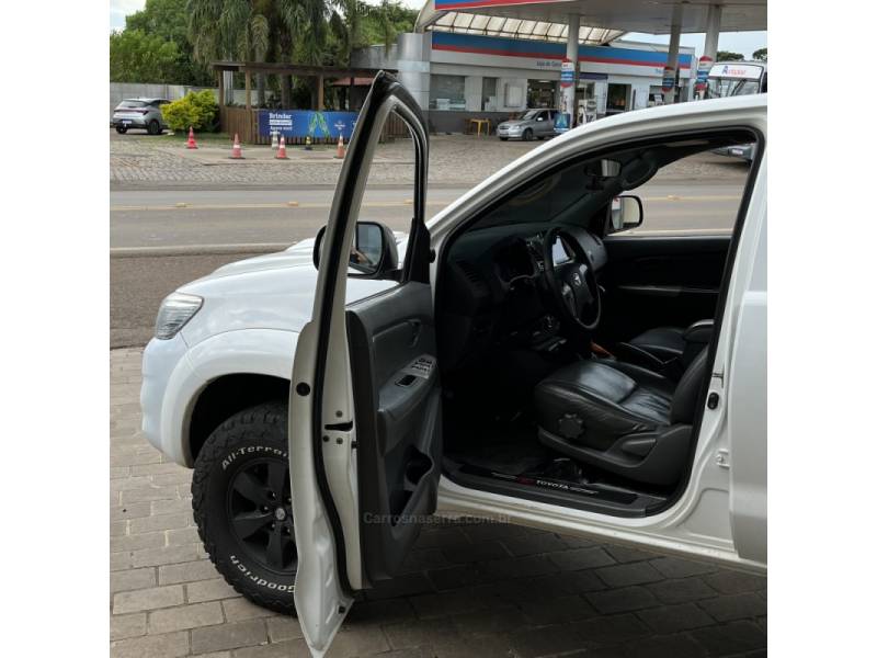 TOYOTA - HILUX - 2013/2013 - Branca - Sob Consulta