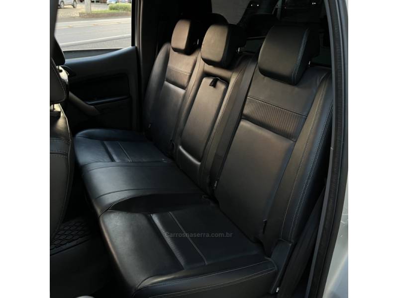 FORD - RANGER - 2017/2017 - Prata - R$ 139.900,00