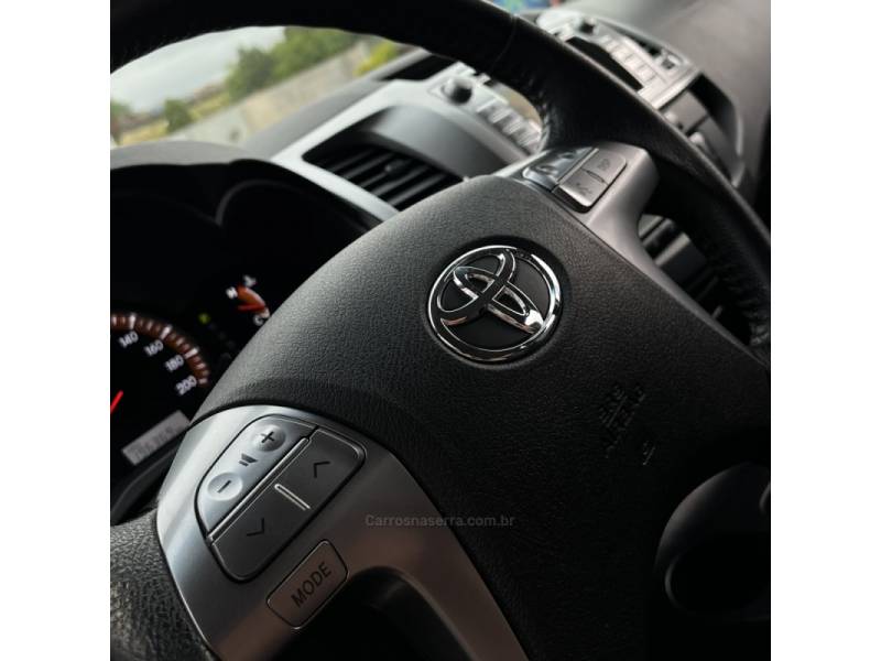 TOYOTA - HILUX - 2015/2015 - Preta - Sob Consulta