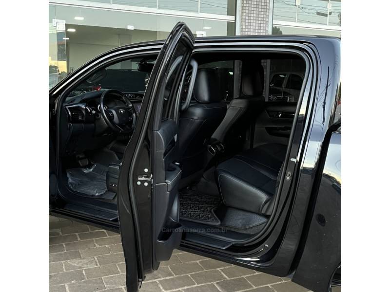 TOYOTA - HILUX - 2020/2020 - Preta - Sob Consulta