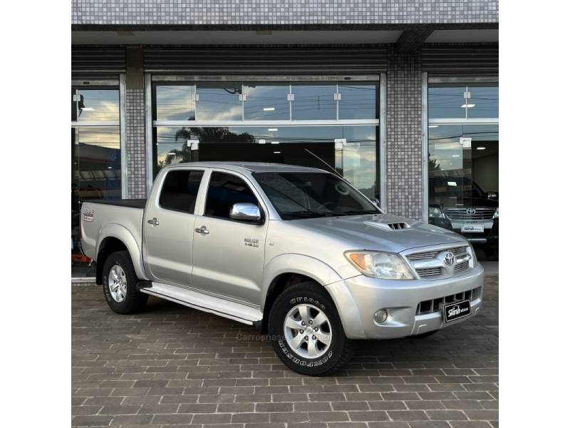 TOYOTA - HILUX - 2007/2007 - Prata - R$ 100.000,00