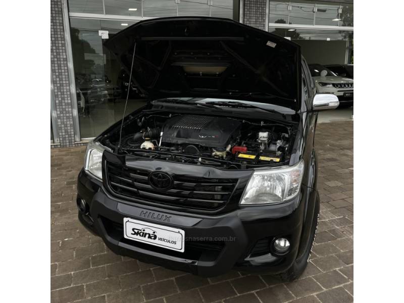 TOYOTA - HILUX - 2015/2015 - Preta - Sob Consulta