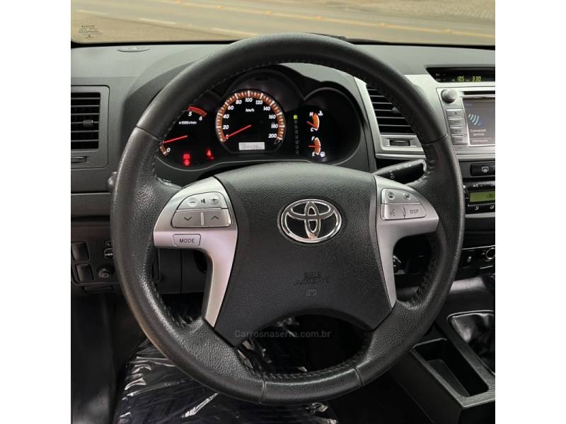 TOYOTA - HILUX - 2014/2014 - Preta - R$ 149.000,00