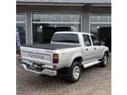 TOYOTA - HILUX - 2005/2005 - Prata - R$ 65.000,00