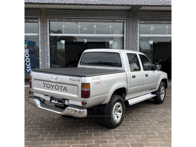 TOYOTA - HILUX - 2005/2005 - Prata - R$ 65.000,00