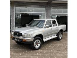 TOYOTA - HILUX - 2005/2005 - Prata - R$ 65.000,00
