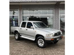 TOYOTA - HILUX - 2005/2005 - Prata - R$ 65.000,00