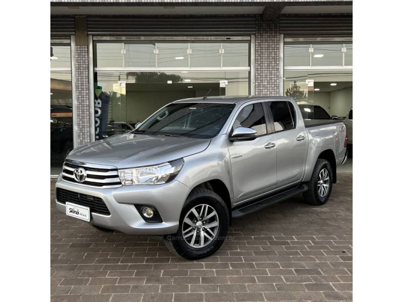 TOYOTA - HILUX - 2018/2018 - Prata - R$ 178.000,00