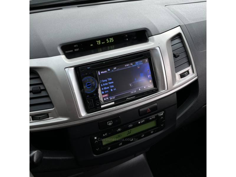 TOYOTA - HILUX - 2012/2012 - Prata - R$ 129.000,00