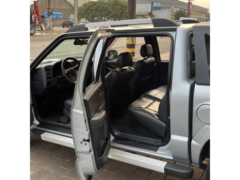 CHEVROLET - S10 - 2011/2011 - Prata - R$ 79.000,00