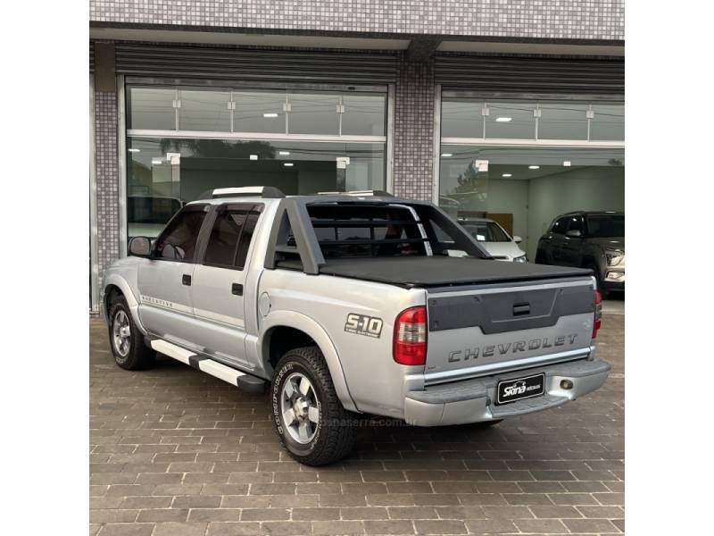 CHEVROLET - S10 - 2011/2011 - Prata - R$ 79.000,00