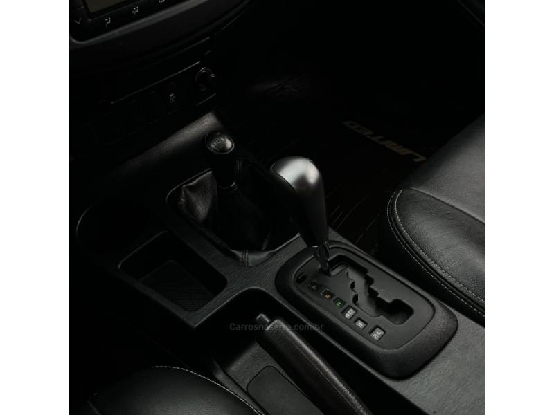 TOYOTA - HILUX - 2015/2015 - Preta - Sob Consulta