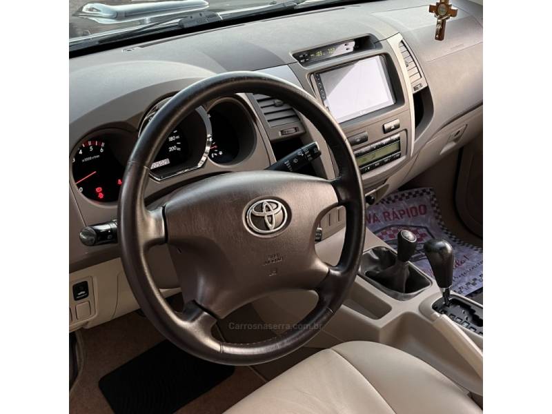 TOYOTA - HILUX SW4 - 2008/2008 - Preta - Sob Consulta