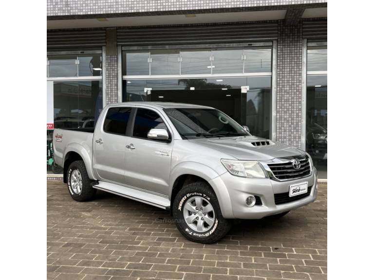TOYOTA - HILUX - 2012/2012 - Prata - R$ 129.000,00
