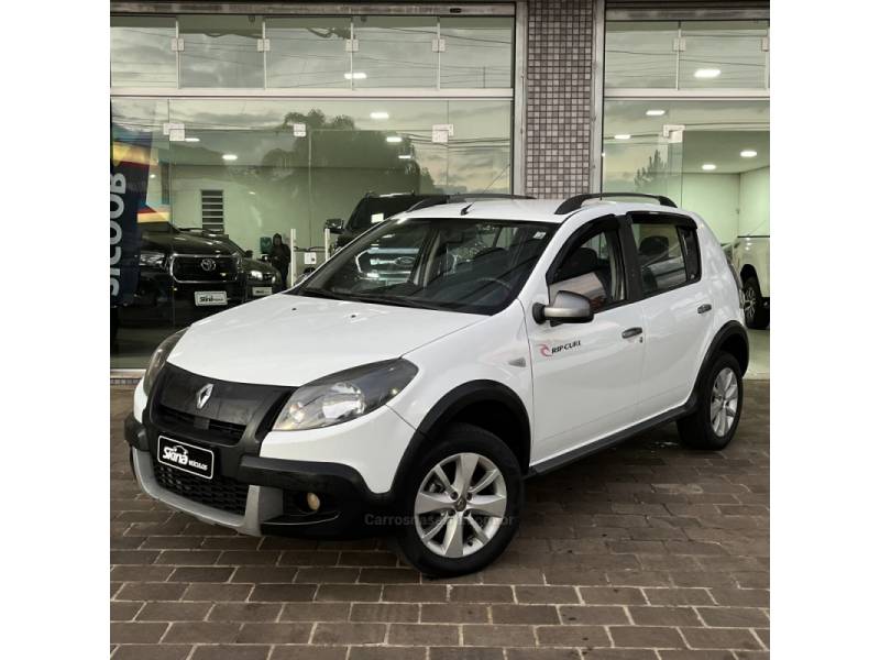 RENAULT - SANDERO - 2014/2014 - Branca - R$ 38.800,00
