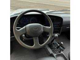 TOYOTA - HILUX - 2005/2005 - Prata - R$ 65.000,00