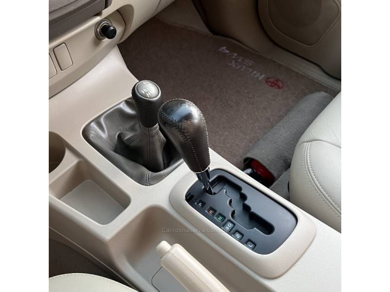 TOYOTA - HILUX SW4 - 2008/2008 - Preta - Sob Consulta