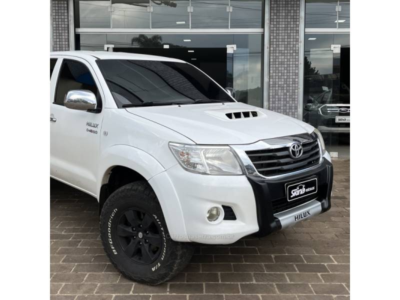 TOYOTA - HILUX - 2013/2013 - Branca - Sob Consulta
