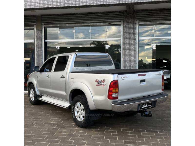 TOYOTA - HILUX - 2007/2007 - Prata - R$ 100.000,00