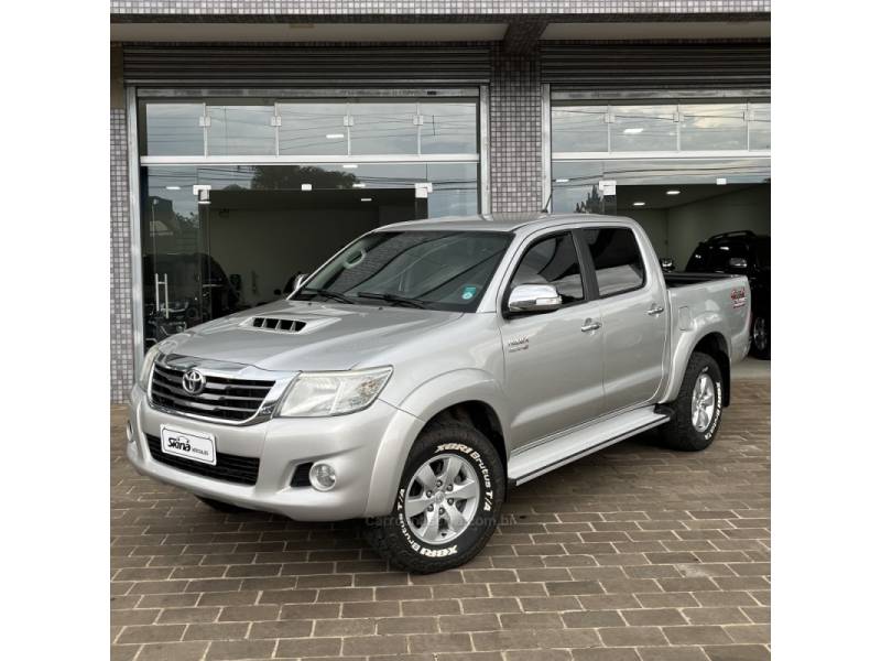 TOYOTA - HILUX - 2012/2012 - Prata - R$ 129.000,00