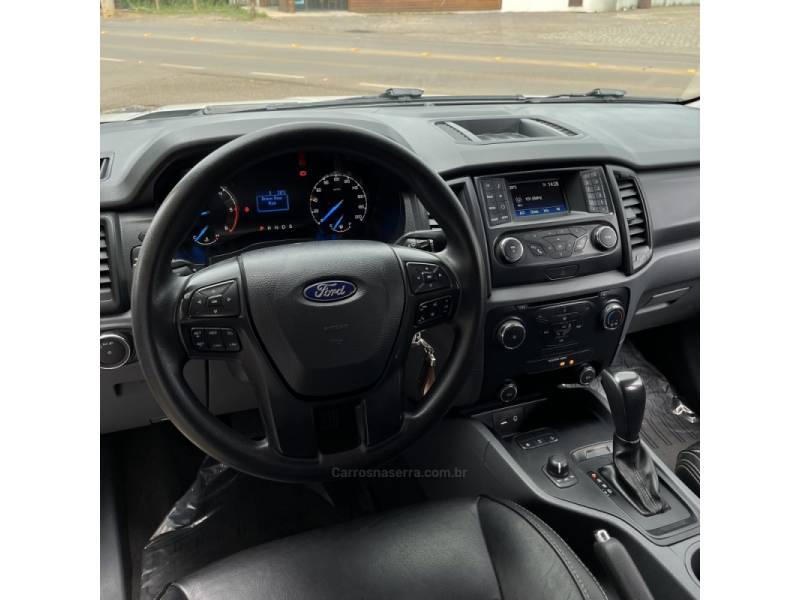 FORD - RANGER - 2018/2018 - Branca - R$ 125.000,00