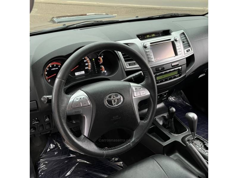 TOYOTA - HILUX - 2014/2014 - Preta - R$ 149.000,00