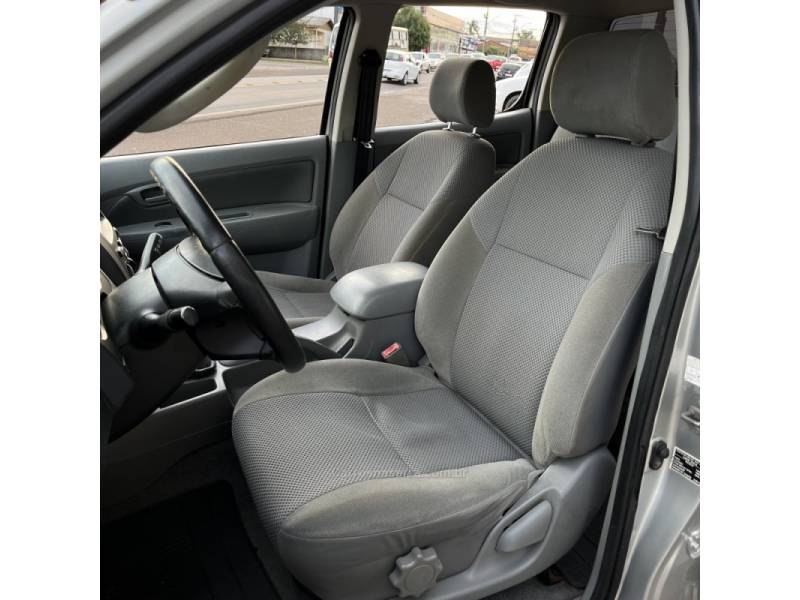 TOYOTA - HILUX - 2007/2007 - Prata - R$ 100.000,00