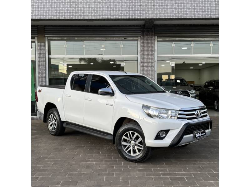 TOYOTA - HILUX - 2018/2018 - Branca - R$ 178.000,00