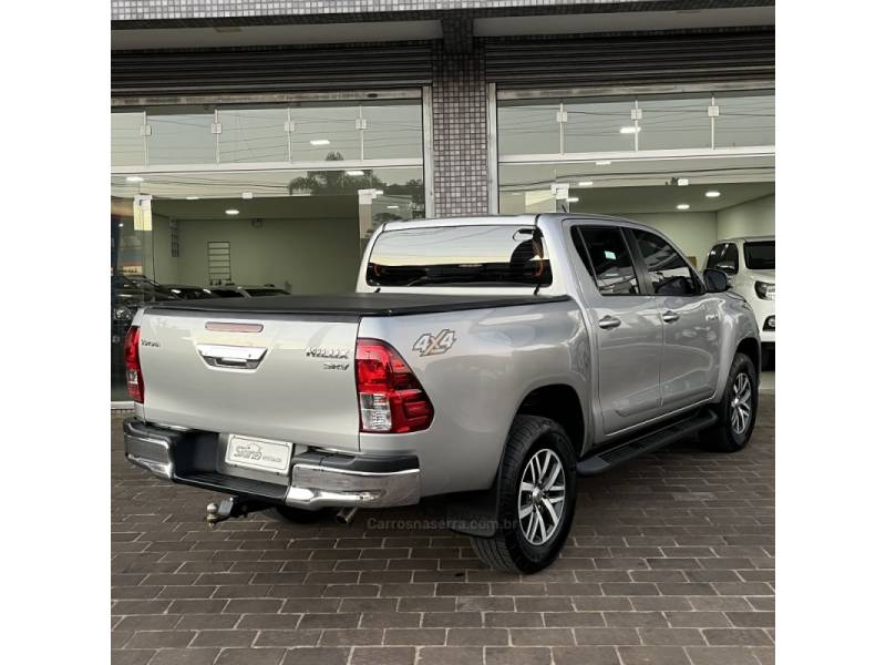 TOYOTA - HILUX - 2018/2018 - Prata - R$ 178.000,00
