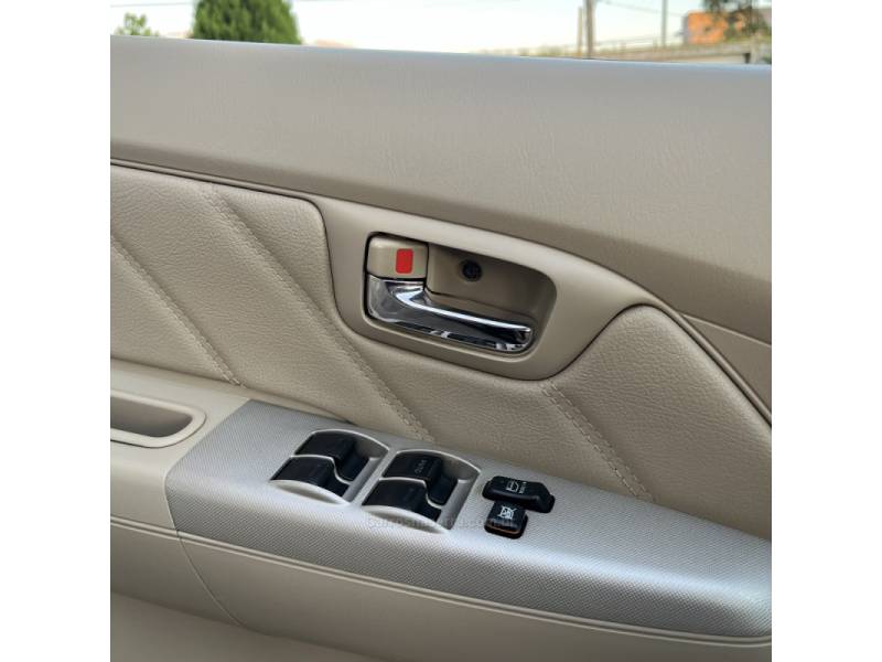 TOYOTA - HILUX SW4 - 2008/2008 - Preta - Sob Consulta