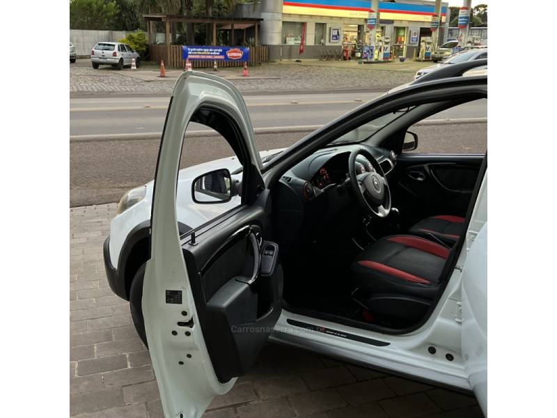 RENAULT - SANDERO - 2014/2014 - Branca - R$ 38.800,00