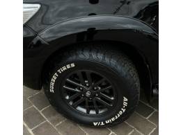 TOYOTA - HILUX - 2015/2015 - Preta - Sob Consulta