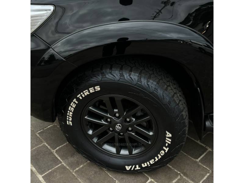 TOYOTA - HILUX - 2015/2015 - Preta - Sob Consulta