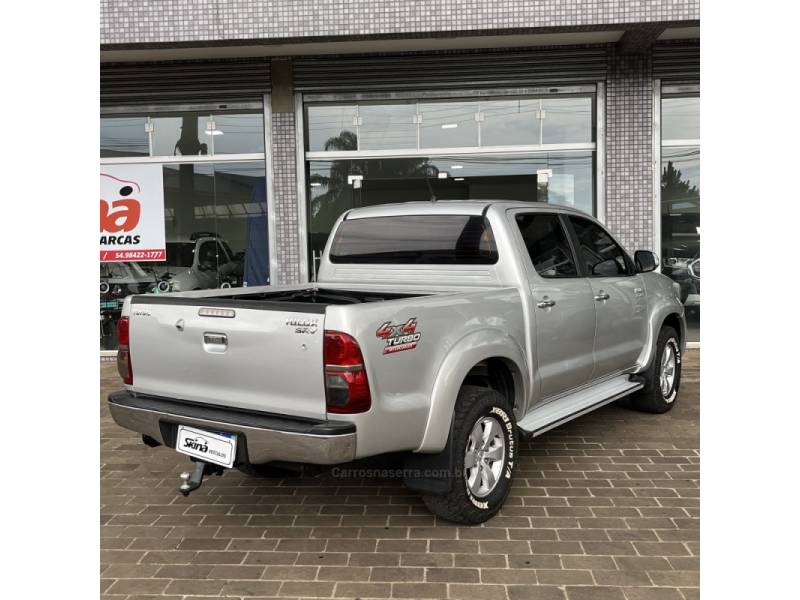TOYOTA - HILUX - 2012/2012 - Prata - R$ 129.000,00