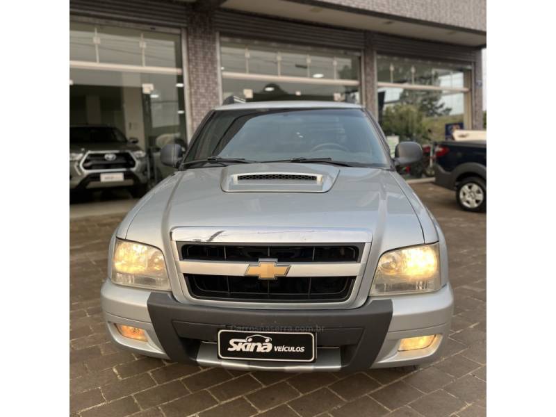 CHEVROLET - S10 - 2011/2011 - Prata - R$ 79.000,00
