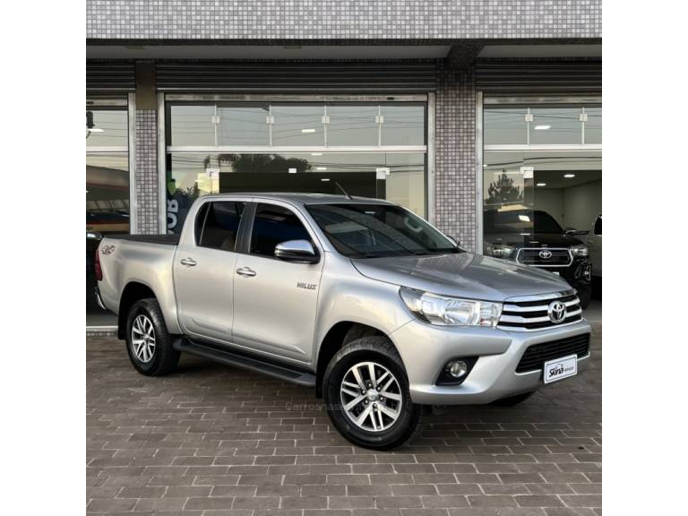 TOYOTA - HILUX - 2018/2018 - Prata - R$ 178.000,00