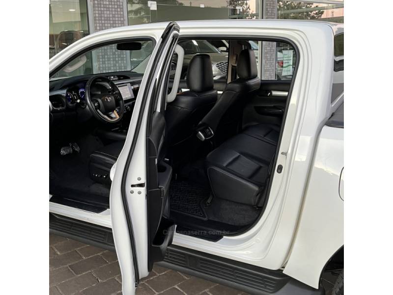 TOYOTA - HILUX - 2018/2018 - Branca - R$ 178.000,00